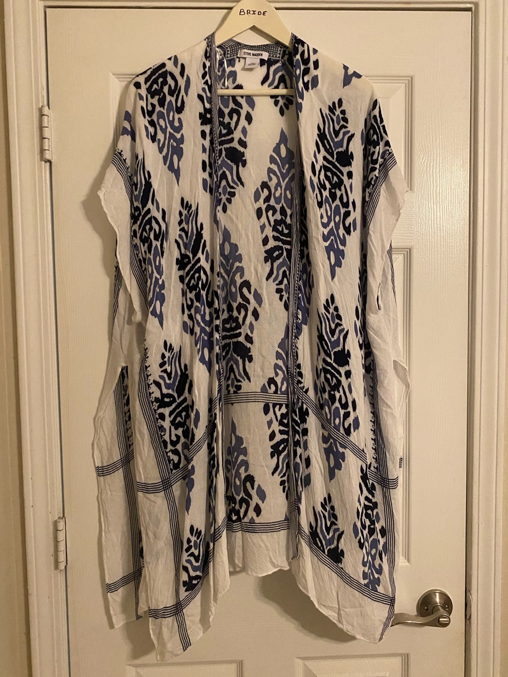 Steve Madden. Lightweight White & Navy Printed Kimono Cover-Up. One Size.